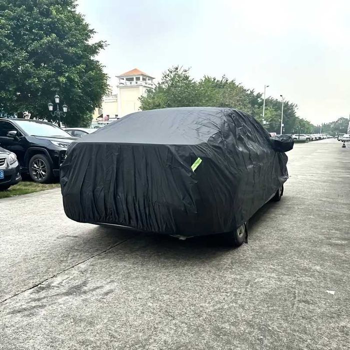 Prelata husa auto neagra Oxford Premium int argintiu YL 485x190x180cm YXL 540x190x190cm YM 450x185x170cm Husa pentru masina este complet neagra
