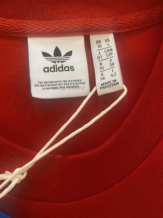 Дамски спортен топ Adidas, цвят червен