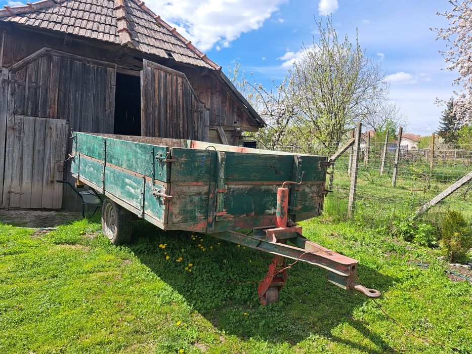 Tractor cu utilaje