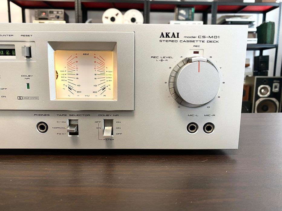 Касетен дек Akai