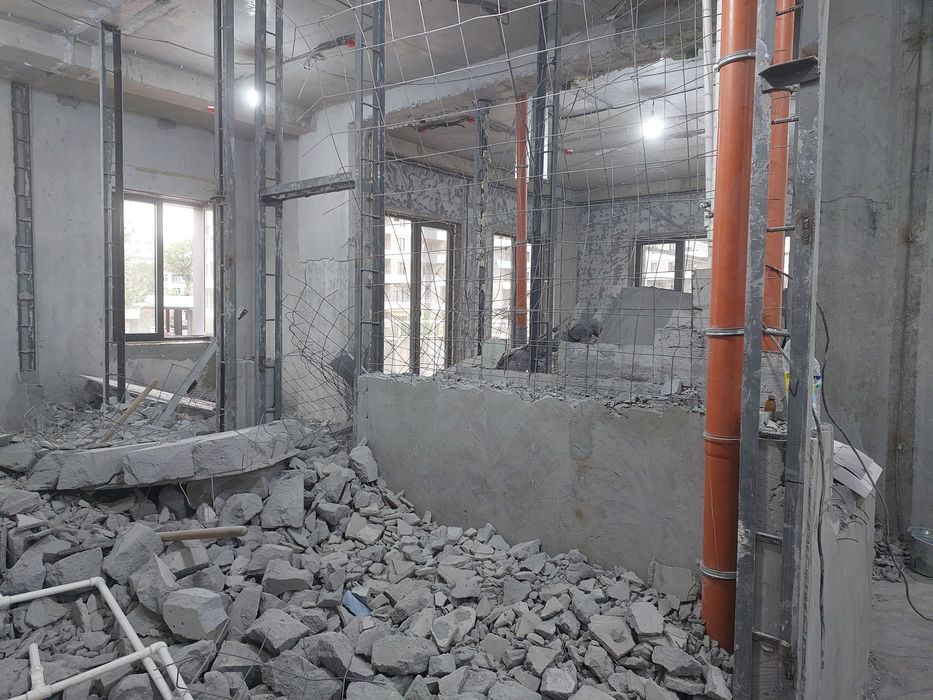 Демонтаж услуга квартира А также делаем пол сухой стяжке