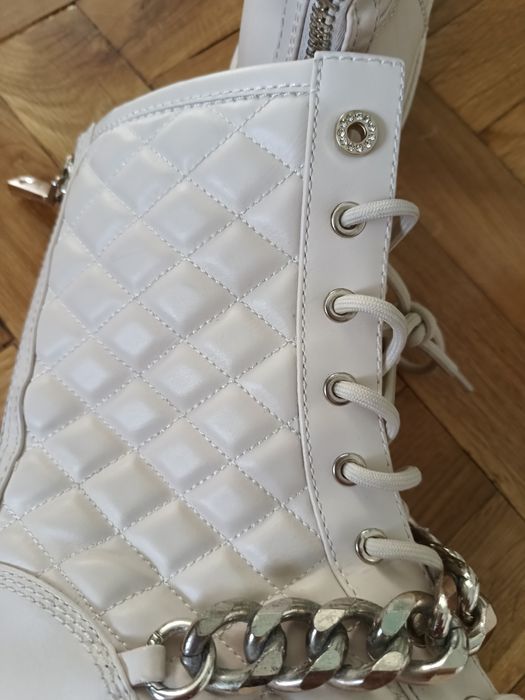 Оригинални боти  Guess