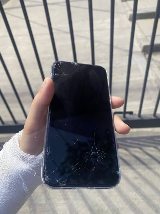 Iphone 11 pro yaxw