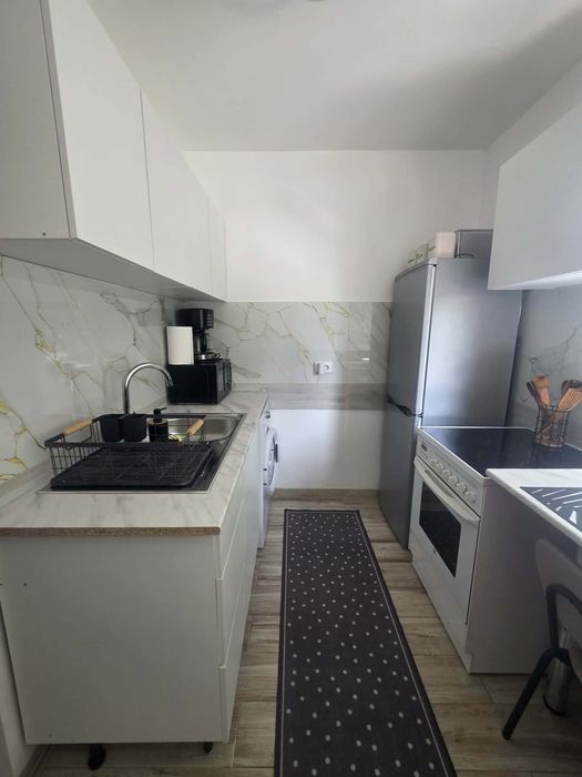 De închiriat apartament cu o camerā