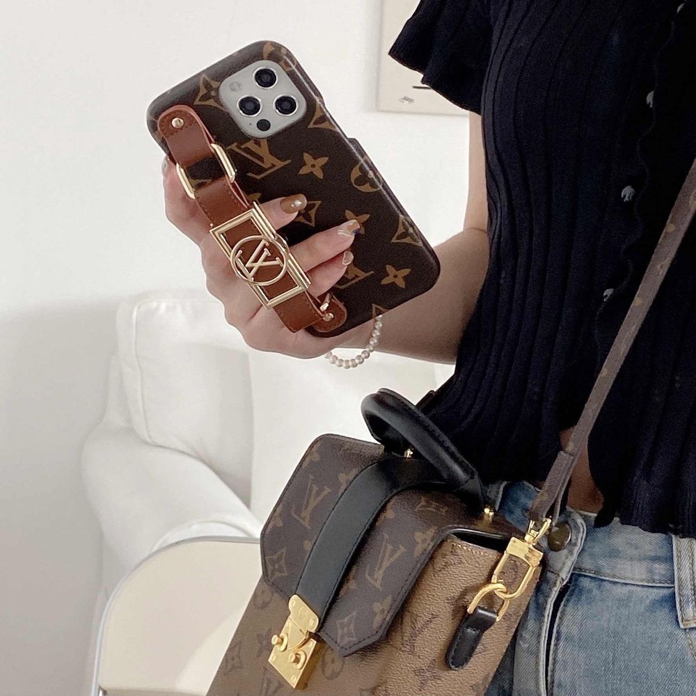 Husa Louis Vuitton-monogram iphone 12/12pro/ 12 promax Iasi • OLX.ro