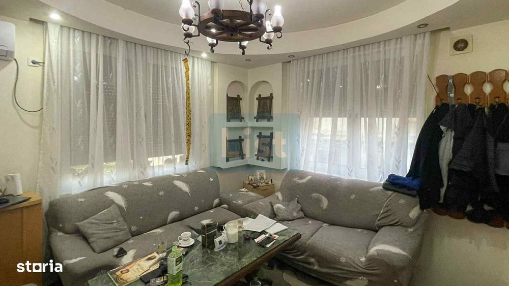 Casa 7 camere, teren 590 mp in Calnic