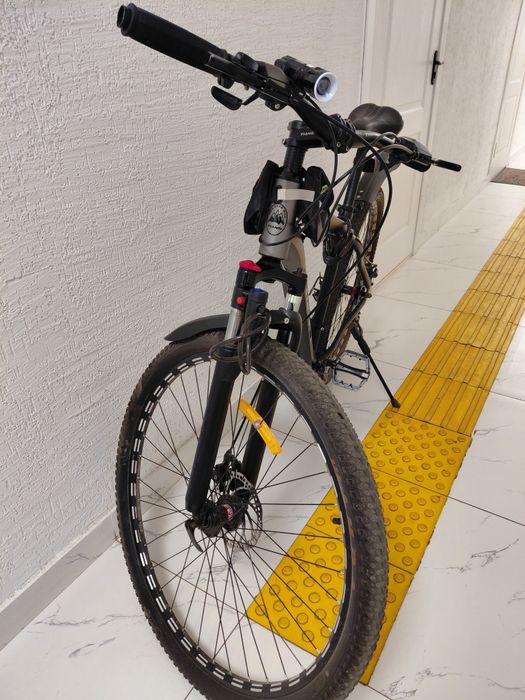 Велосипед черно серого окраса Tians