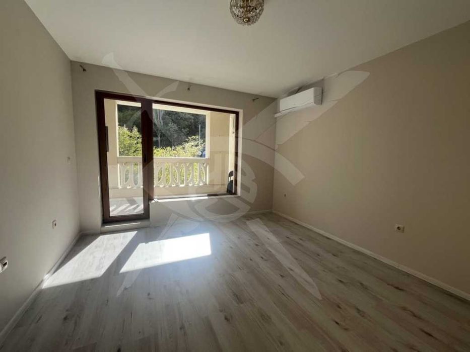 Тристаен апартамент в затворен комплекс в района на Аспарухово- 94456