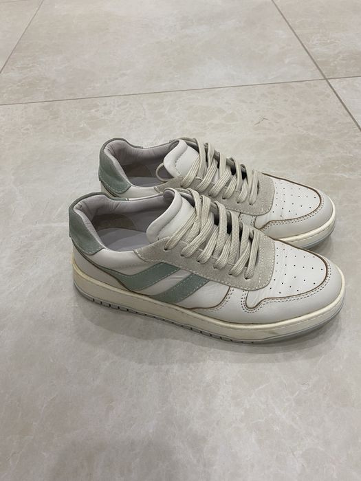 Кожаные кроссовки