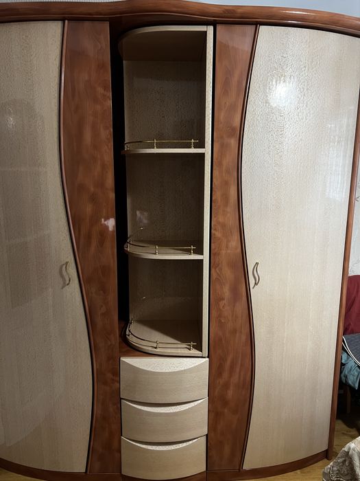 Продам спальный гарнитур