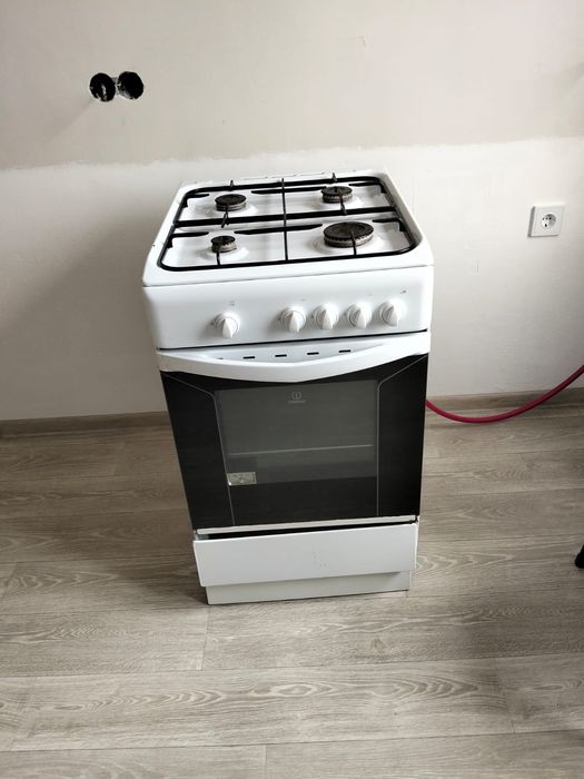 Продам газовую плиту