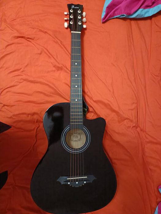 Продам гитару новую 25000