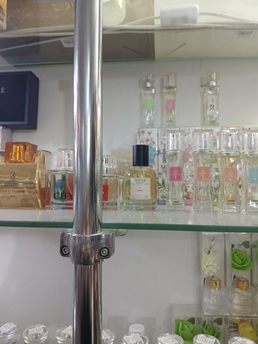 Торговое оборудования продам стеклянные витрины