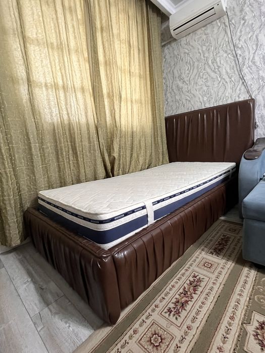 Срочно продам Кровать с матрасом