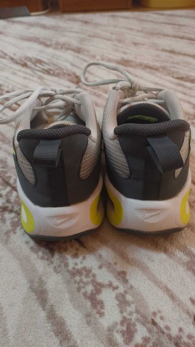 Маратонки Nike номер 38,5