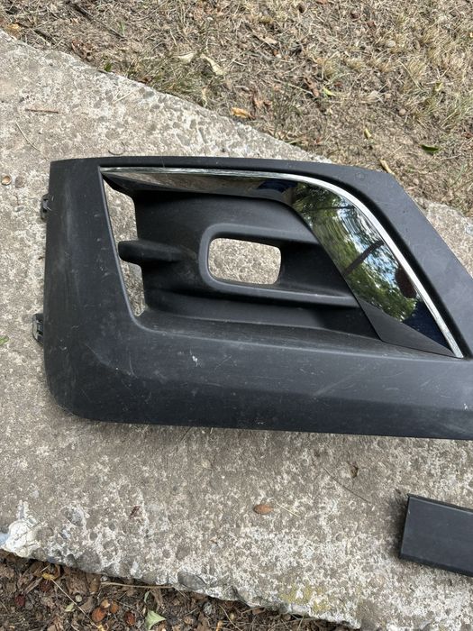 Trim / Grila Proiector Bara Fata Renault Trafic 3