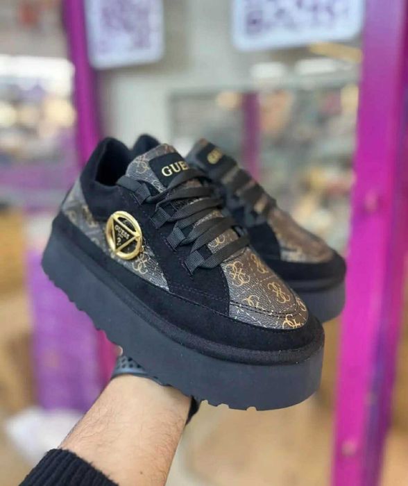 Adidasi Guess Cu Talpa Inalta Dama