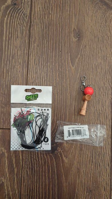 Accesorii (set cadou) pentru Kendama: ață, breloc, port-kendama (husă)
