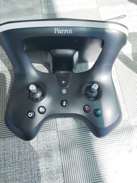 Дрон parrot 2,пълен  комплект