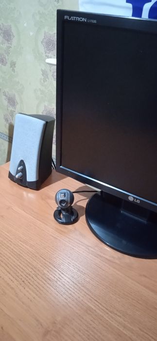 Компьютер настольный с колонками,процессор,видеокамера,клавиатура,мышь