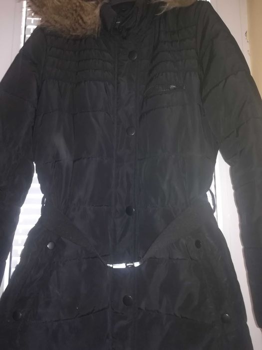 Дълго яке със сваляща качулка на Mango