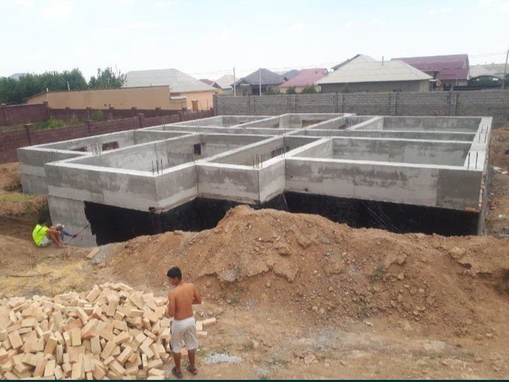 Заливаем бетон, со своей опаловкой. Берём фундамент под ключ. Даём гар