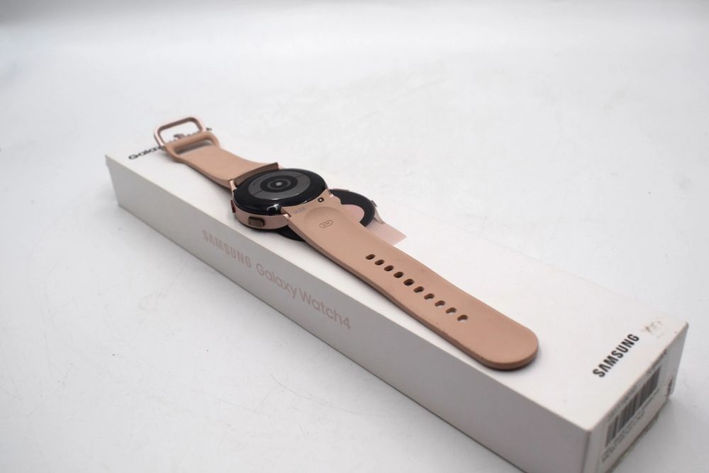 Нов Смарт часовник Samsung Galaxy watch 4