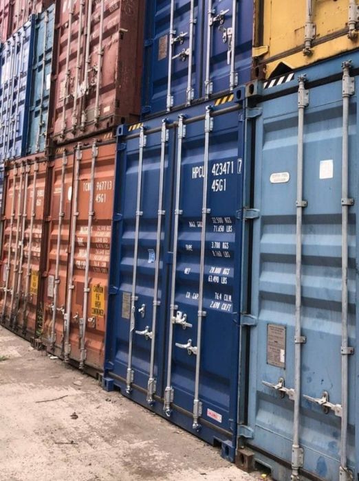 Контейнеры  20 и 40 футовые.