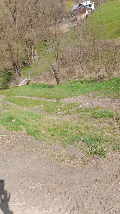Vând  teren urgent