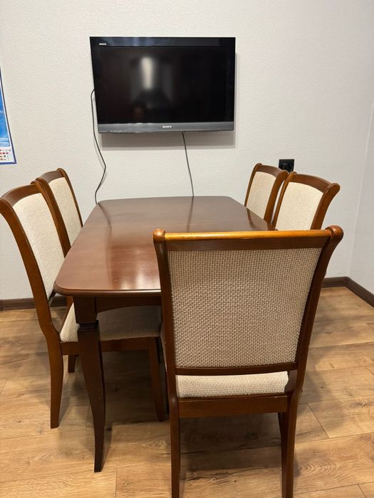 Продам стол обеденный и стулья