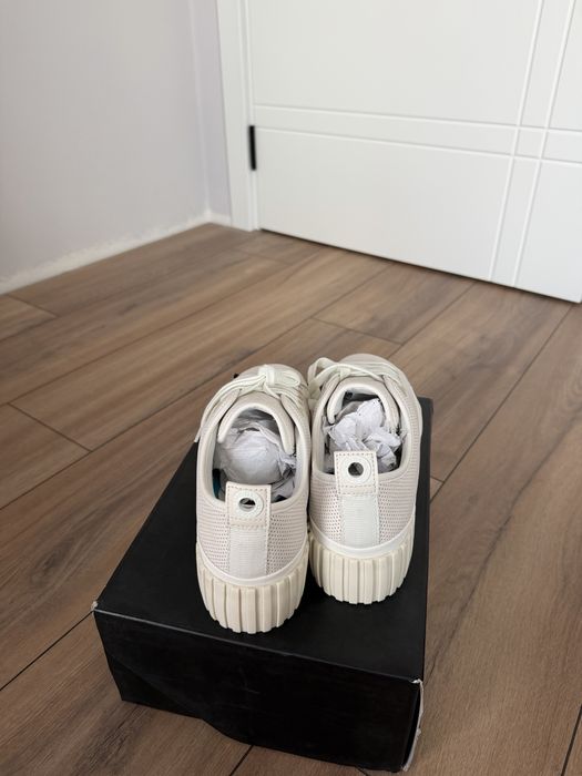 Оригинални Diesel бели кецове- НОВИ,неносени