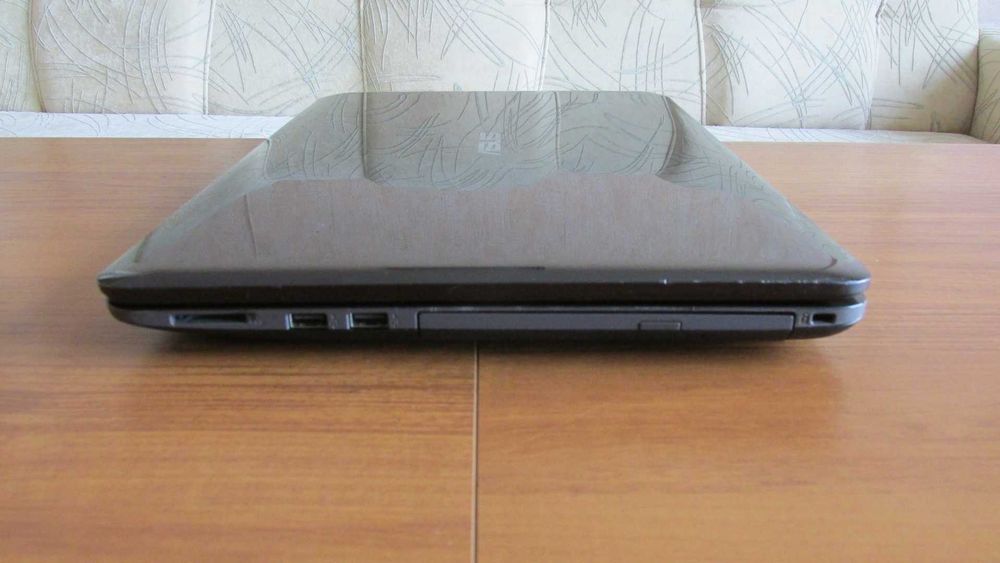 17.3 инча Asus с i5-7200,DDR4,SSD
