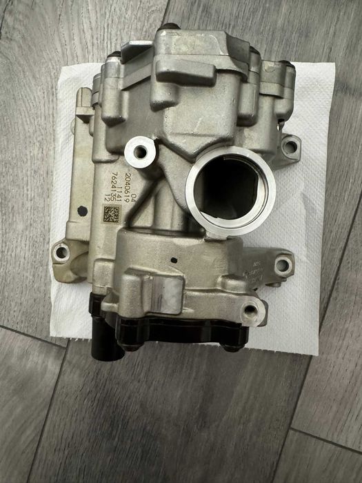 Vand pompa ulei BMW motor B48 ORIGINALA — X3 G01 / F30 / G20 / G30 / X1 F48