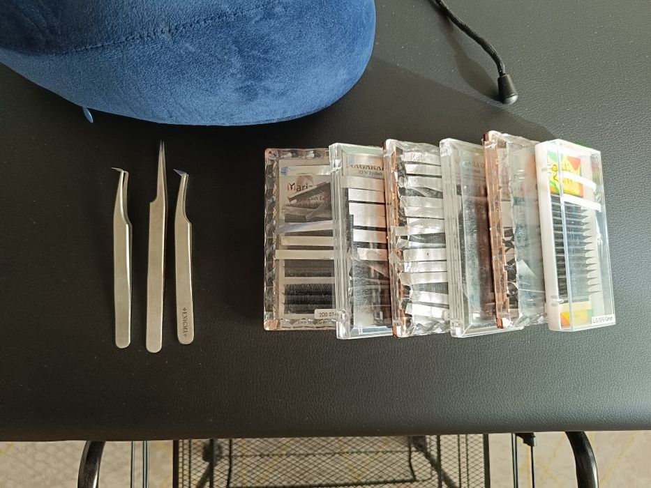 Продам кушетку и помощницу 33500