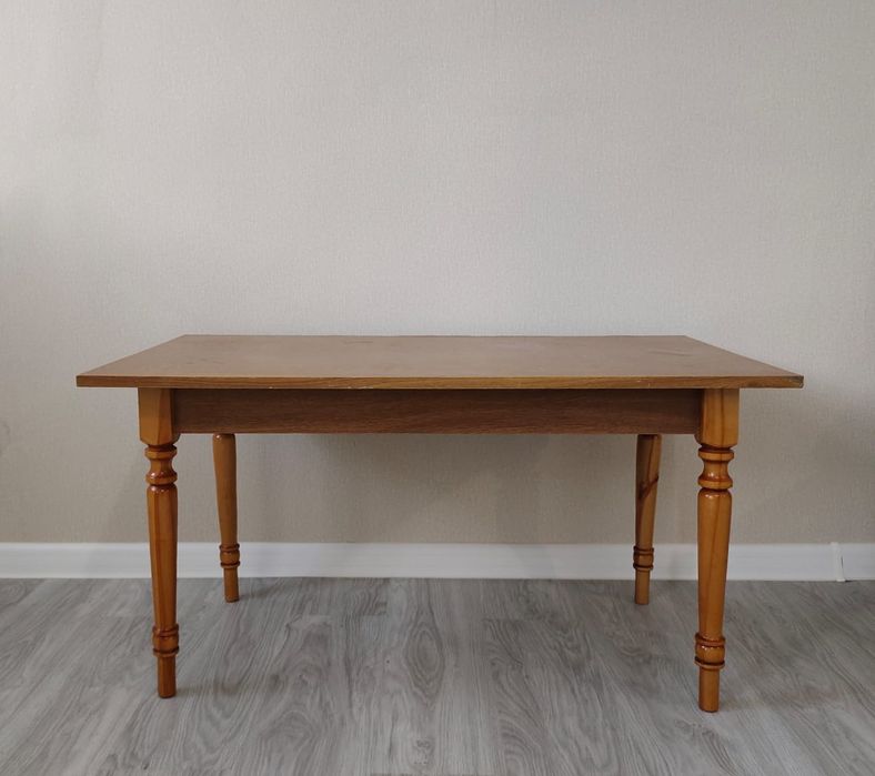 Стол журнальный - 3000тг.