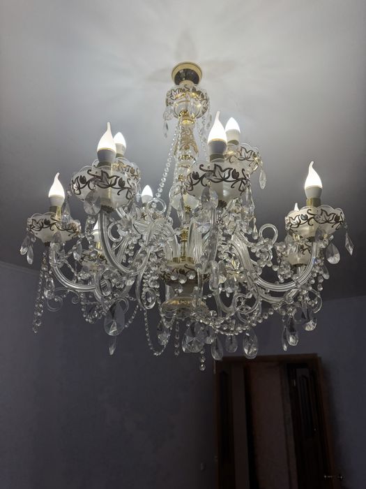 Продам хрустальную люстру