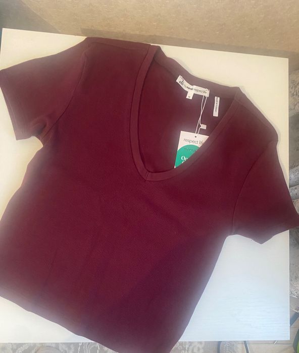 Женская футболка бордовая