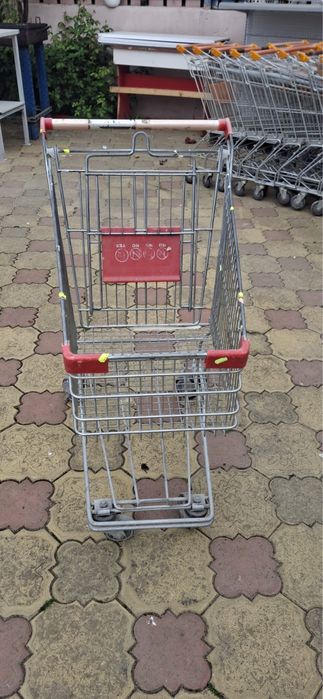 Vand carucioare la super pret