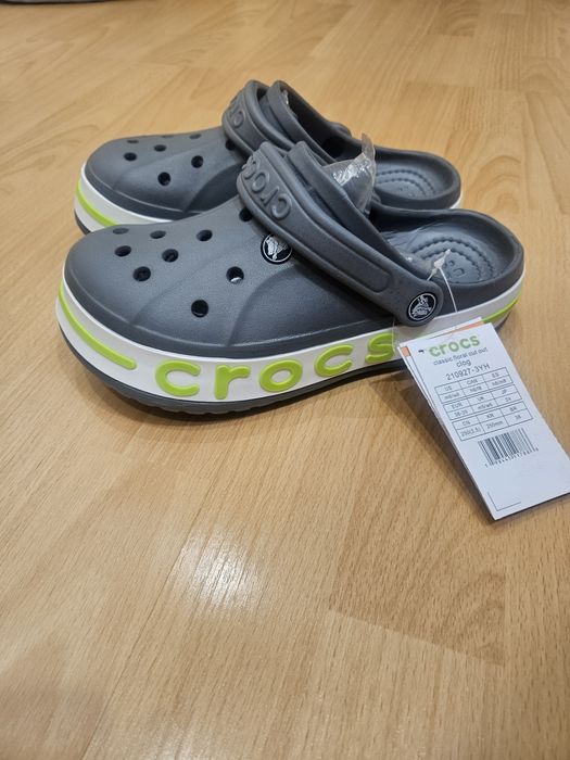 Продам кроксы серые