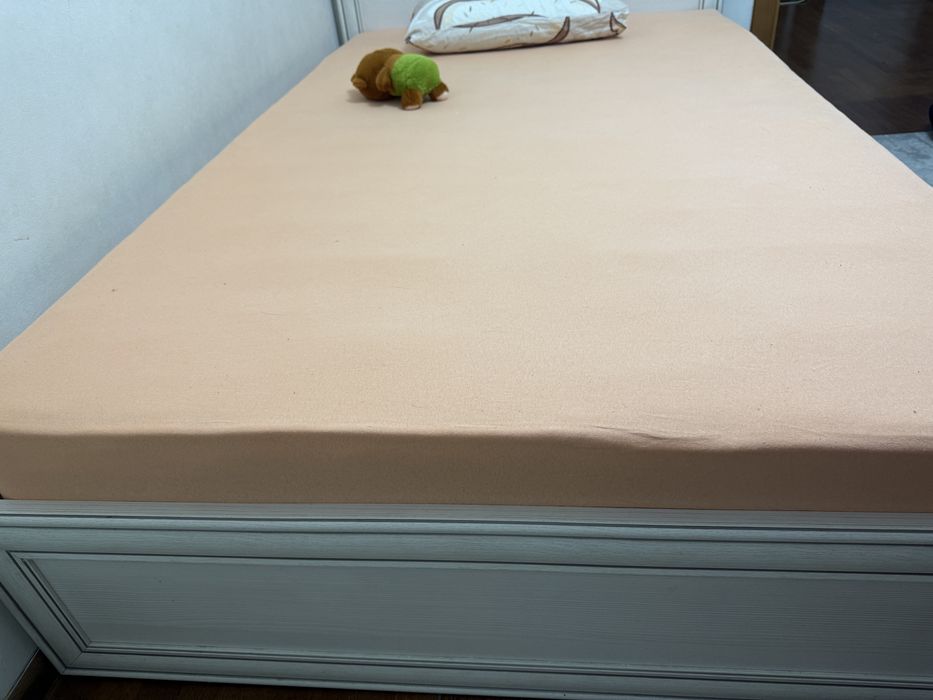 Кровать полутораспальная