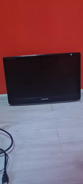 Самсунг 21 инча