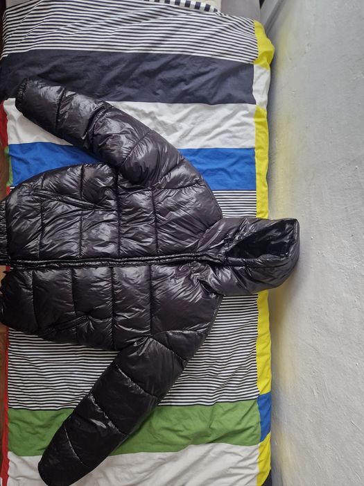 Лъскаво яке бомбър на Reserved