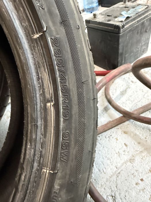 Bridgestone 235/45/19