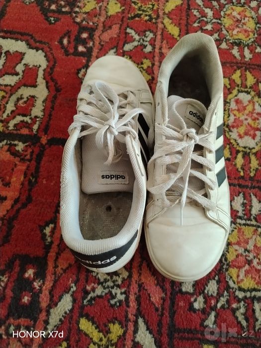 Adidas kanpaniyasidan chiqgan razmeri 37-38  y