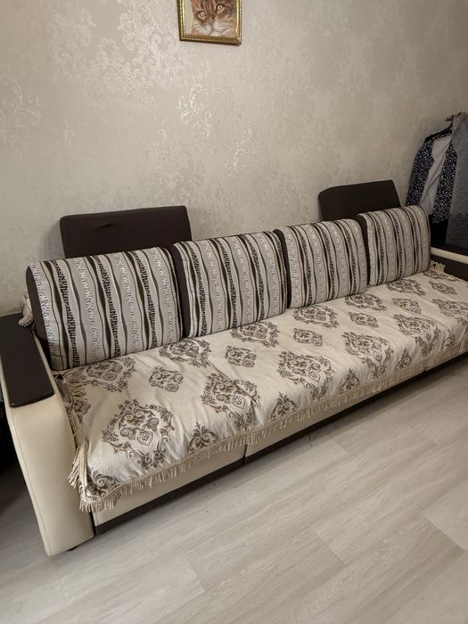 Продается диван длиной 2.80 м