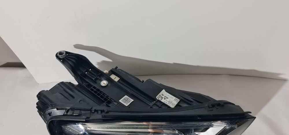 Far dreapta Mercedes GLE W167 Multibeam Led