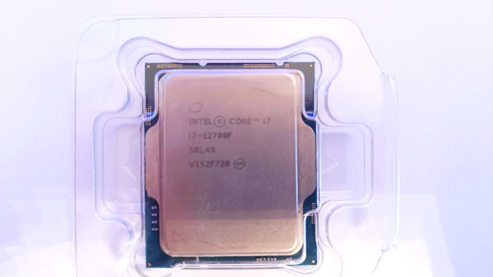 Продавам процесор Intel Core i7 12700F