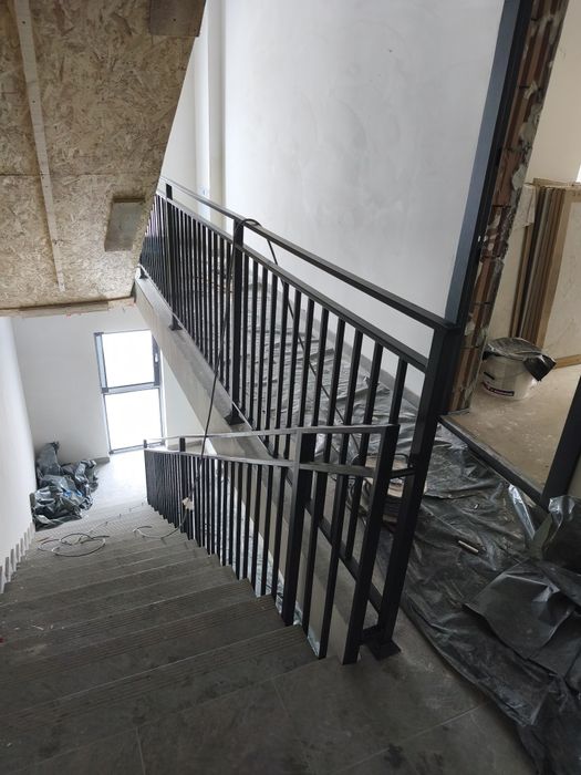 Balustrada porti gard la comanda