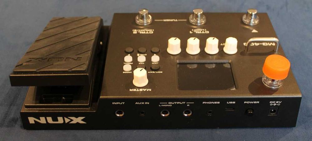 Продавам процесор за китара Nux MG 400