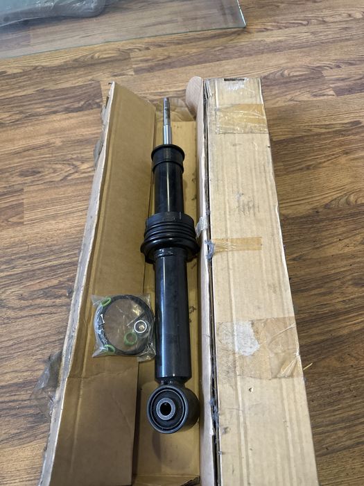 Передние амортизаторы LR Discovery 4 OEM